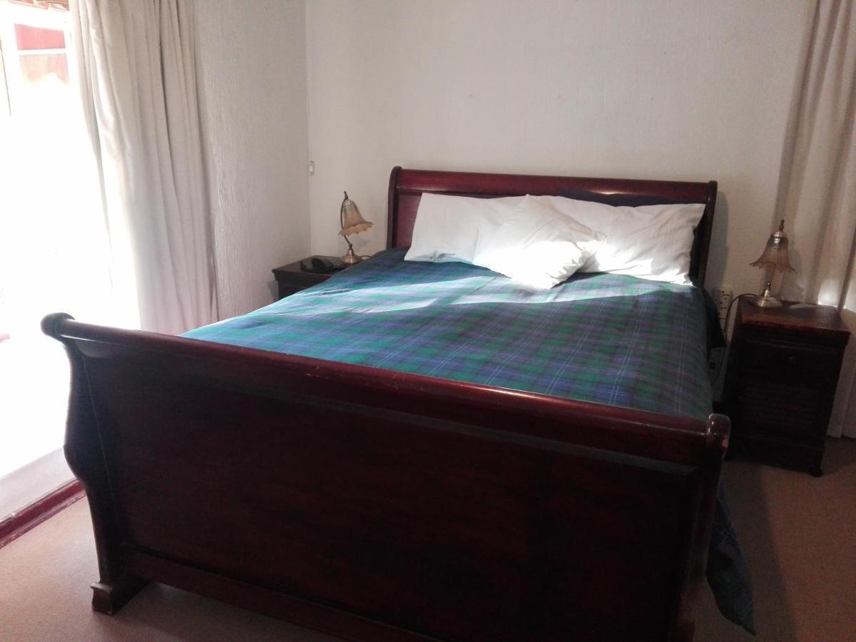 יוהנסבורג Fourways Guest Lodge מראה חיצוני תמונה