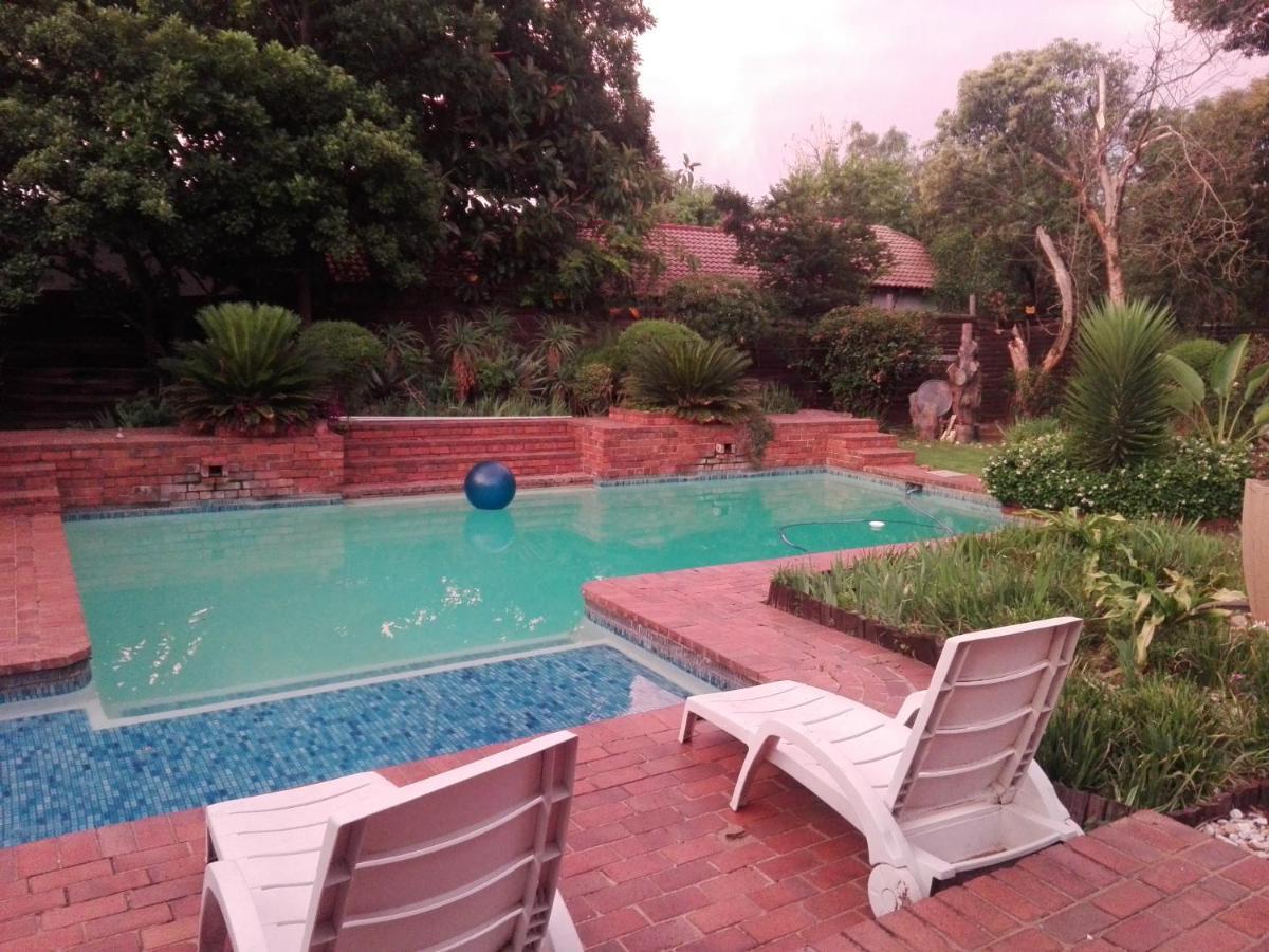 יוהנסבורג Fourways Guest Lodge מראה חיצוני תמונה