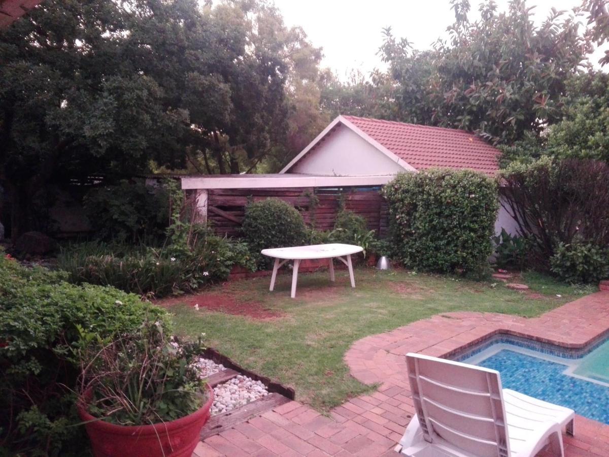 יוהנסבורג Fourways Guest Lodge מראה חיצוני תמונה